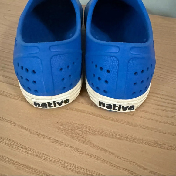 Native Miller Slip On Water Shoes Beach Size 5 - Picture 3 of 6